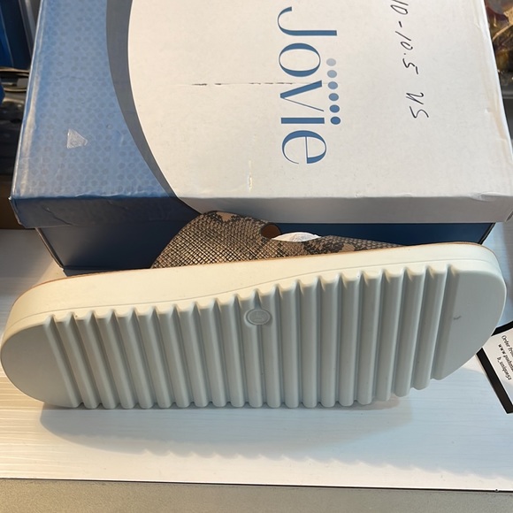 JOVIE SANDALS WITH DESIGNER ADJUSTABLE BUCKLE STRAP! - Picture 4 of 4